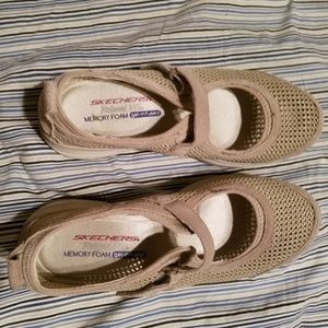 Skecher Women's size 8 Mary Janes